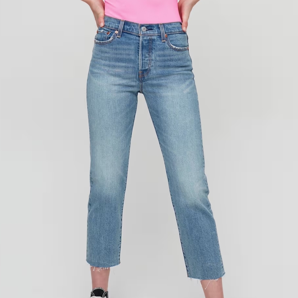 EUC Levis Premium Size 23 Wedgie Straight Leg High Rise Raw Hem Jeans!!